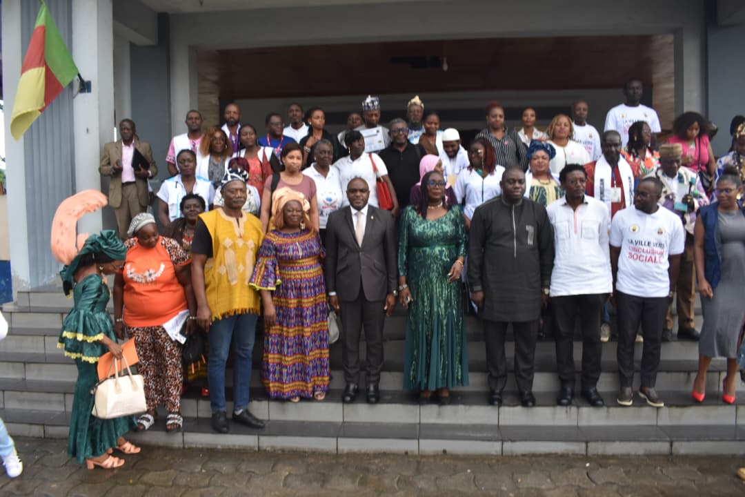 Photo de groupe des participants à la rencontre consacrée à la santé mentale dans le Littoral